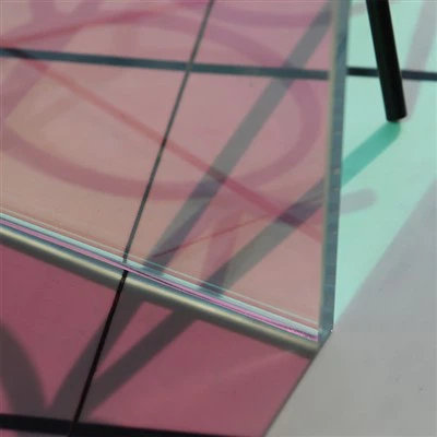 Dichroic laminált üveg